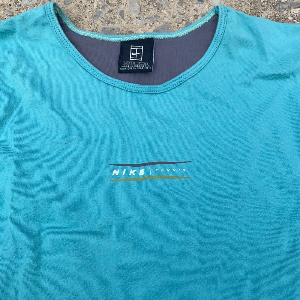Vintage women’s Nike tennis shirt